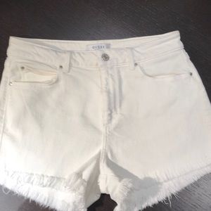 Guess short white size 29